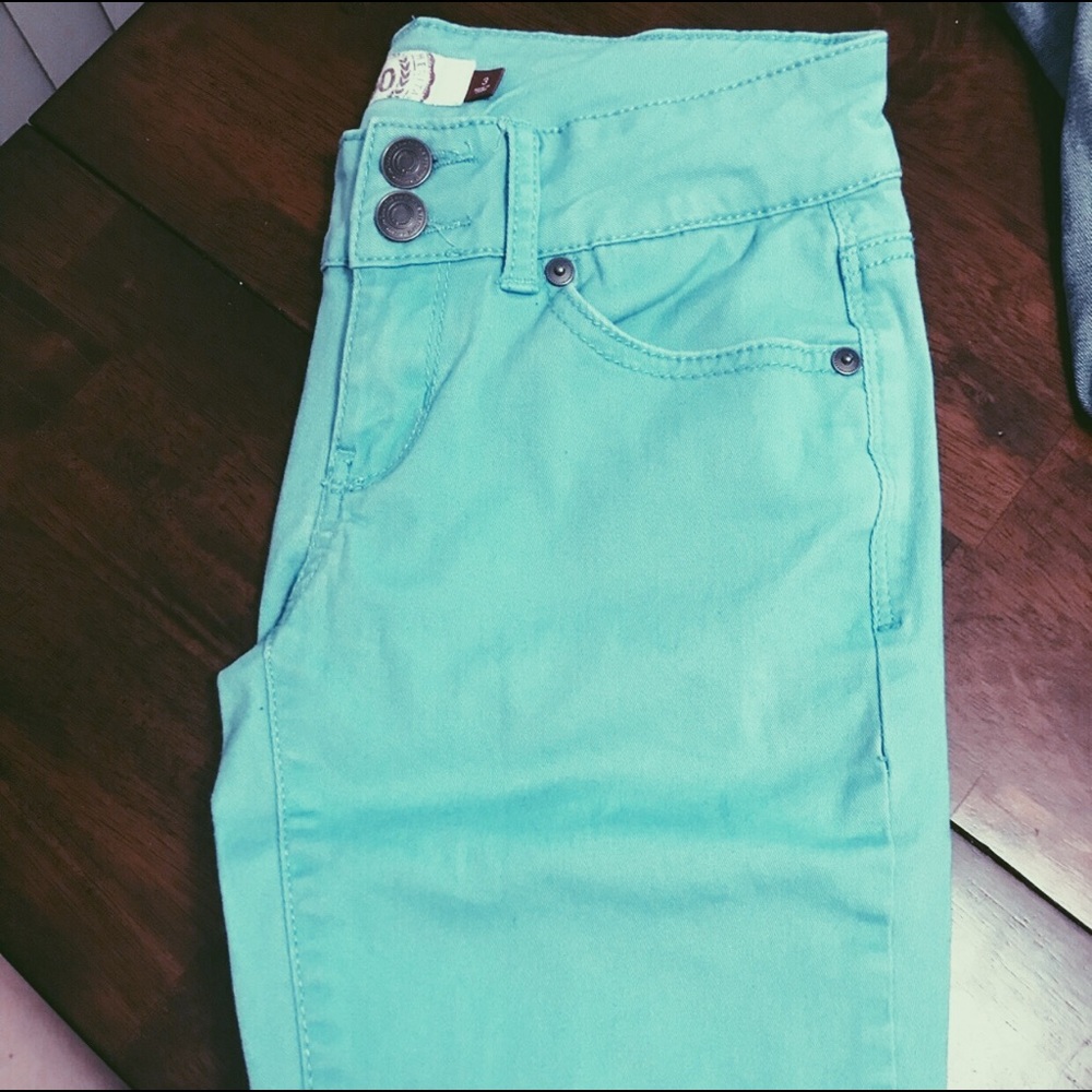 COLORED SKINNY JEANS